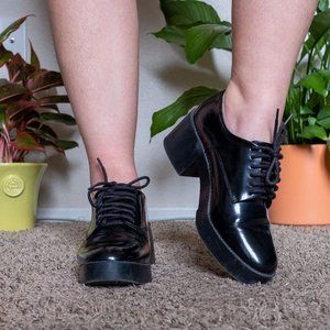 Chunky heeled oxford shoes.